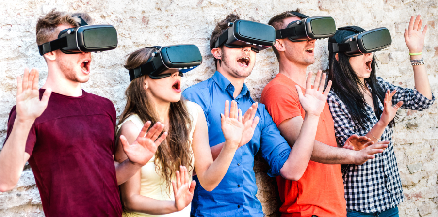 Sinnbild für die Generation Z: fünf junge Menschen mit VR-Brillen vertieft in einer anderen Realität.